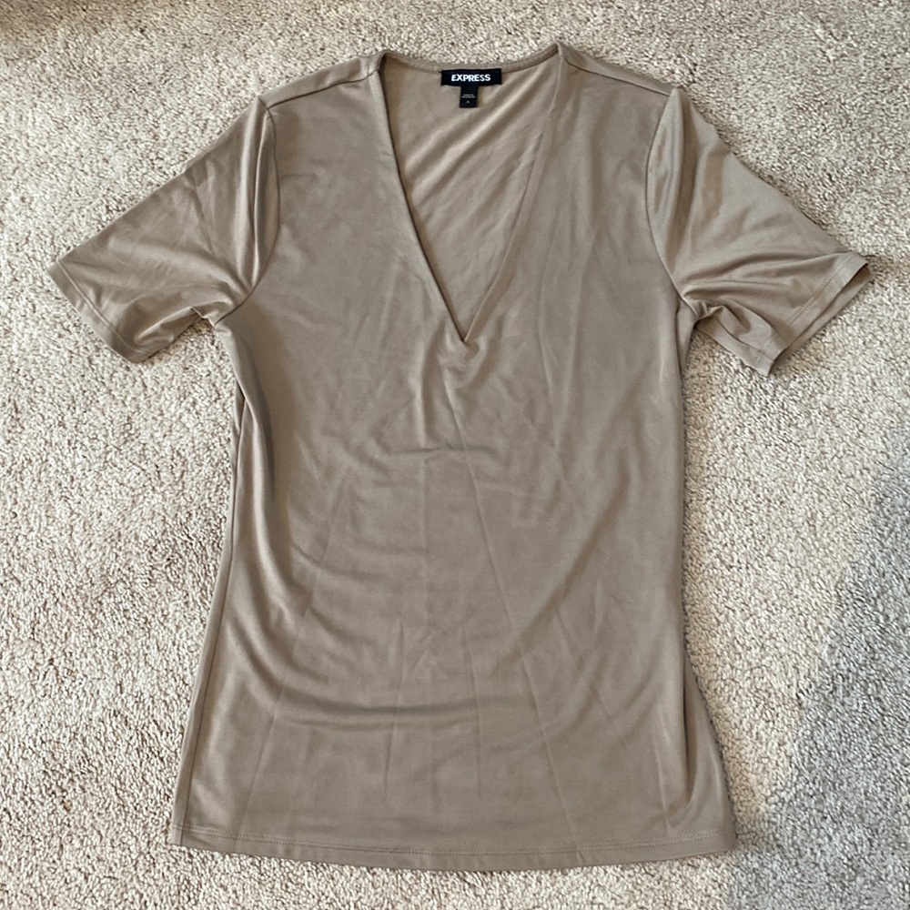 V neck sleek t shirt
